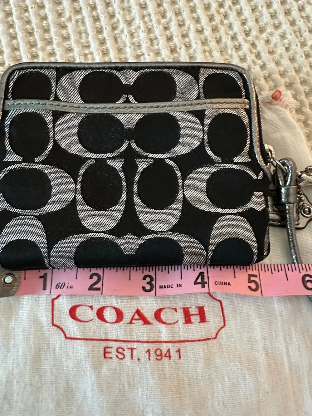 Y2K NWOT, never used.  Coach Poppy Signature Lurex Metallic Wristlet.